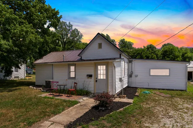 $179,900 | 108 West Smith Street, South Whitley, IN 46787