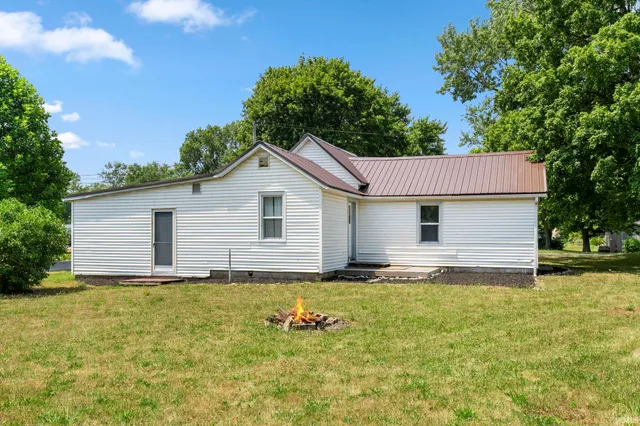 $179,900 | 108 West Smith Street, South Whitley, IN 46787