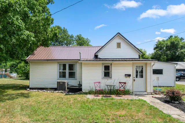 $179,900 | 108 West Smith Street, South Whitley, IN 46787