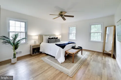 $1,050,000 | 4 Orchard Way North, Rockville, MD 20854