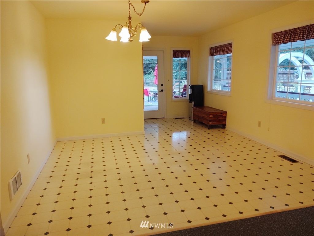 13694 Bayview Road Mount Vernon, WA 98273 - Photo 14 of 25
