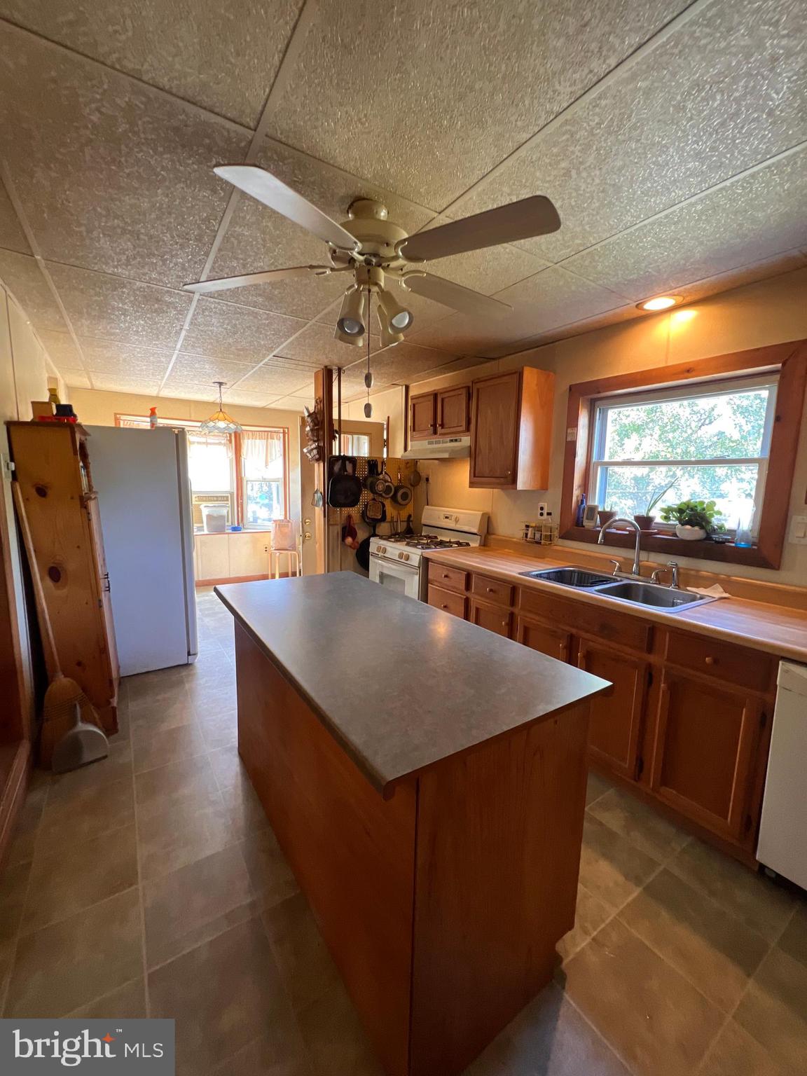 737 Philadelphia Avenue Reading, PA 19607 - Photo 5 of 16 Large Kitchen