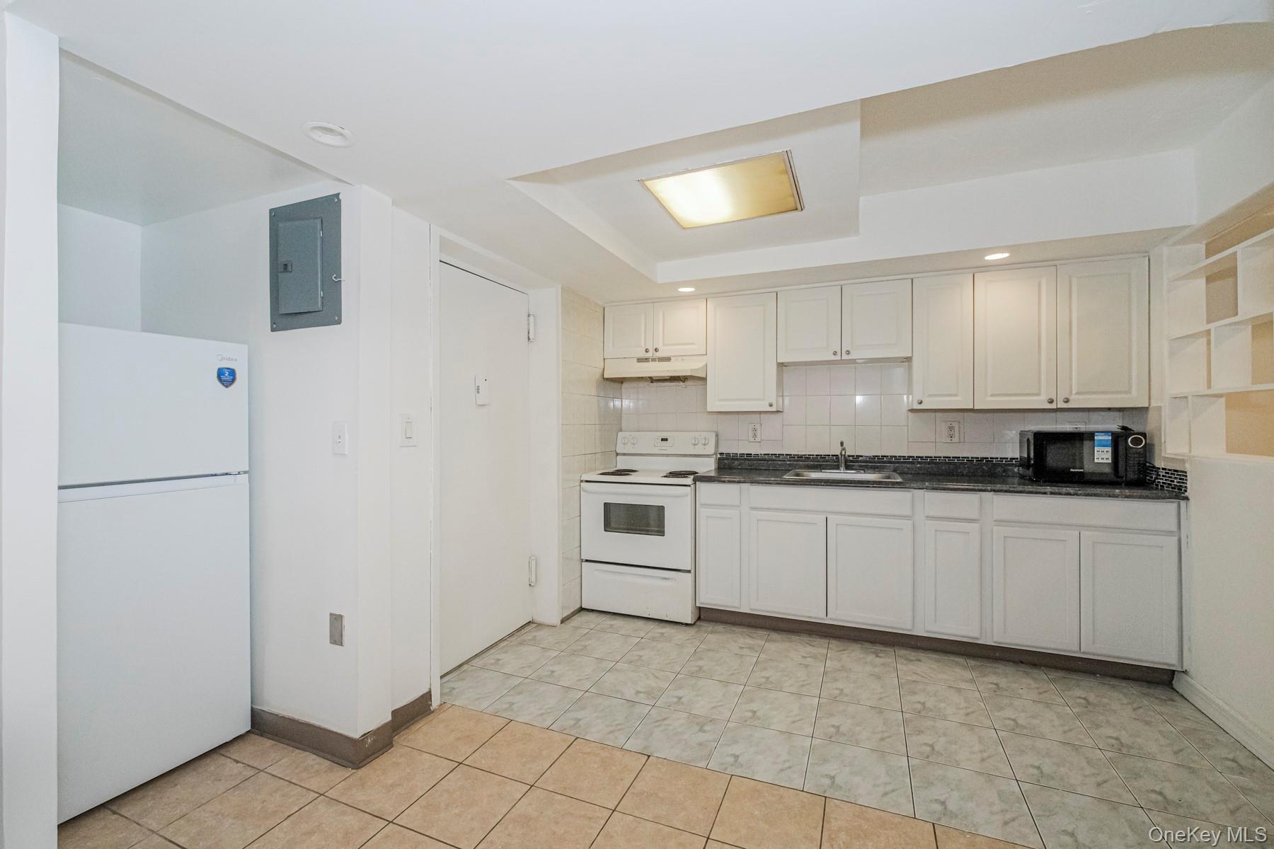 490 Clove Road Staten Island, NY 10310 - Photo 7 of 20 Galley Kitchen