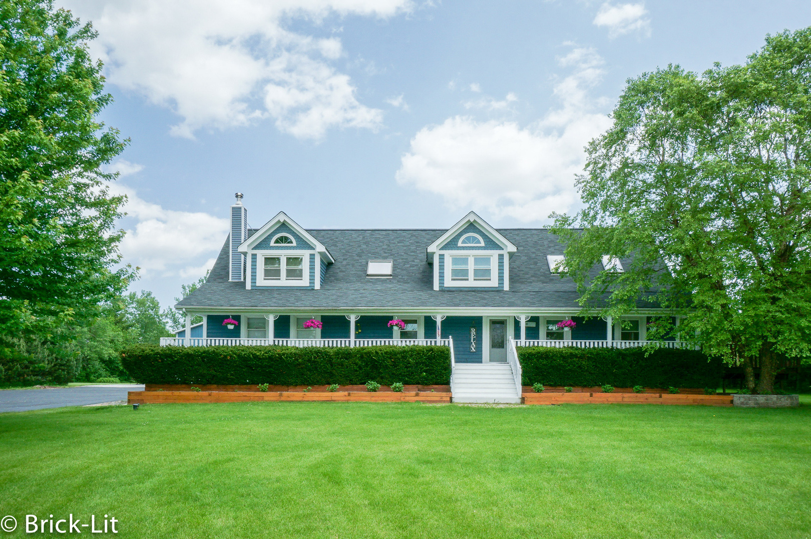 23959 South Schoolhouse Road Manhattan, IL 60442 - Photo 1 of 31 a front view of a house with a yard