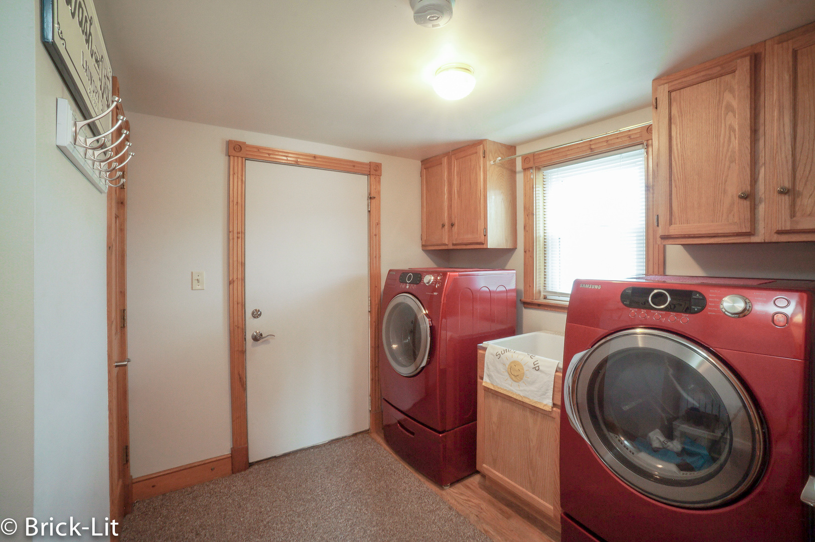 23959 South Schoolhouse Road Manhattan, IL 60442 - Photo 17 of 31 a utility room with sink dryer and washer
