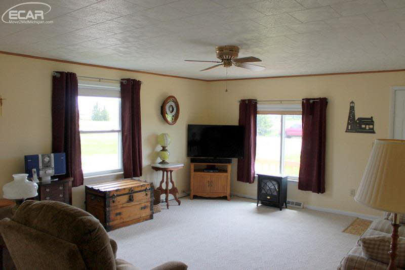 8270 Calkins Road Flint, MI 48532 - Photo 9 of 29 21293629-8.JPG