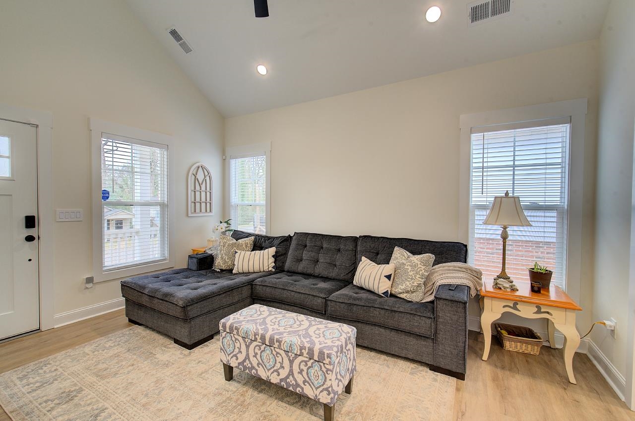 11 Baxter Street Greenville, SC 29607 - Photo 5 of 31 Gallery Image 5