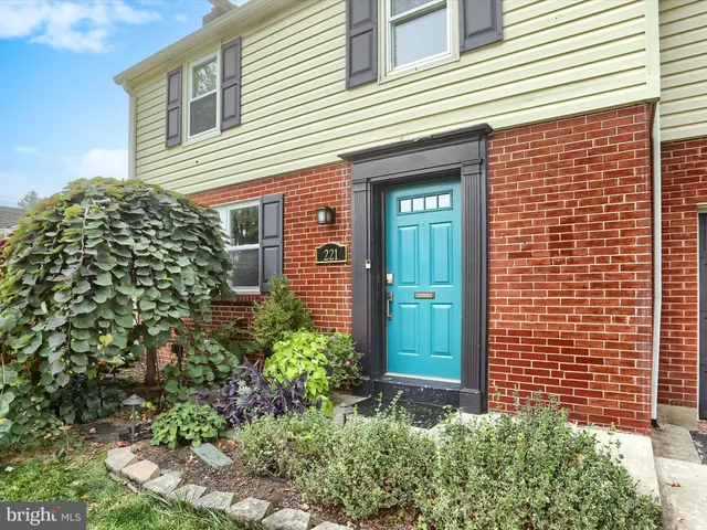 $300,000 | 221 South 31st Street, Harrisburg, PA 17109