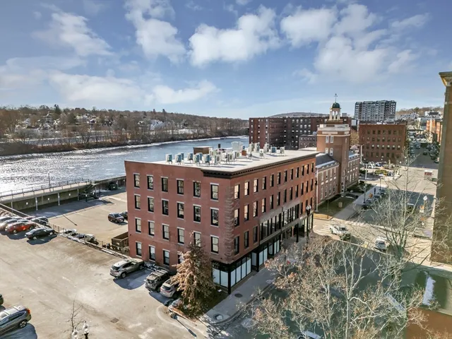$1,900 | 200 Merrimack Street, Unit 202, Haverhill, MA 01830