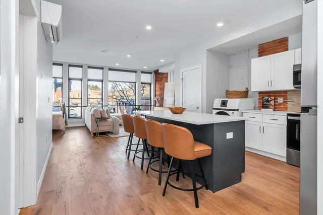 $1,900 | 200 Merrimack Street, Unit 202, Haverhill, MA 01830