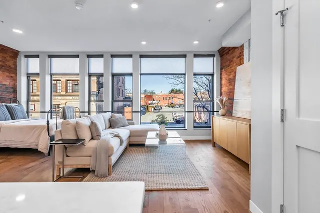 $1,900 | 200 Merrimack Street, Unit 202, Haverhill, MA 01830