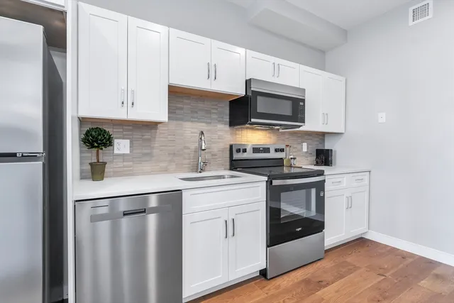 $1,900 | 200 Merrimack Street, Unit 202, Haverhill, MA 01830