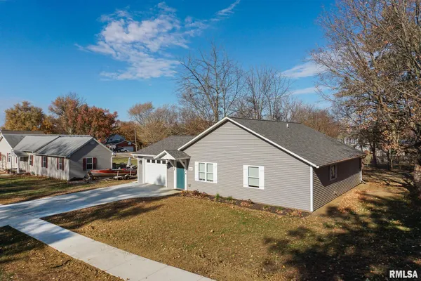 $219,900 | 607 East 2nd Street, Delavan, IL 61734