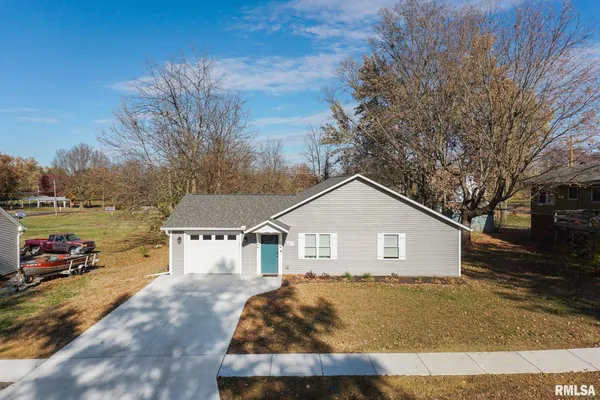 $219,900 | 607 East 2nd Street, Delavan, IL 61734