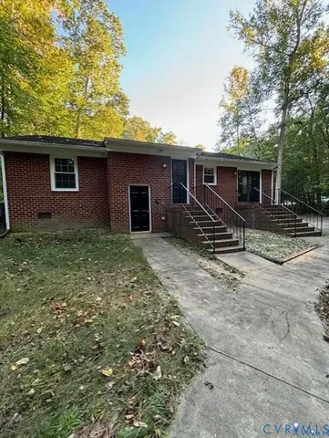 a view of a backyard of the house