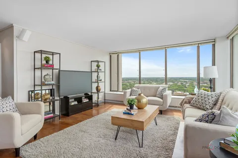 $224,000 | 5455 North Sheridan Road, Unit 2615, Chicago, IL 60640