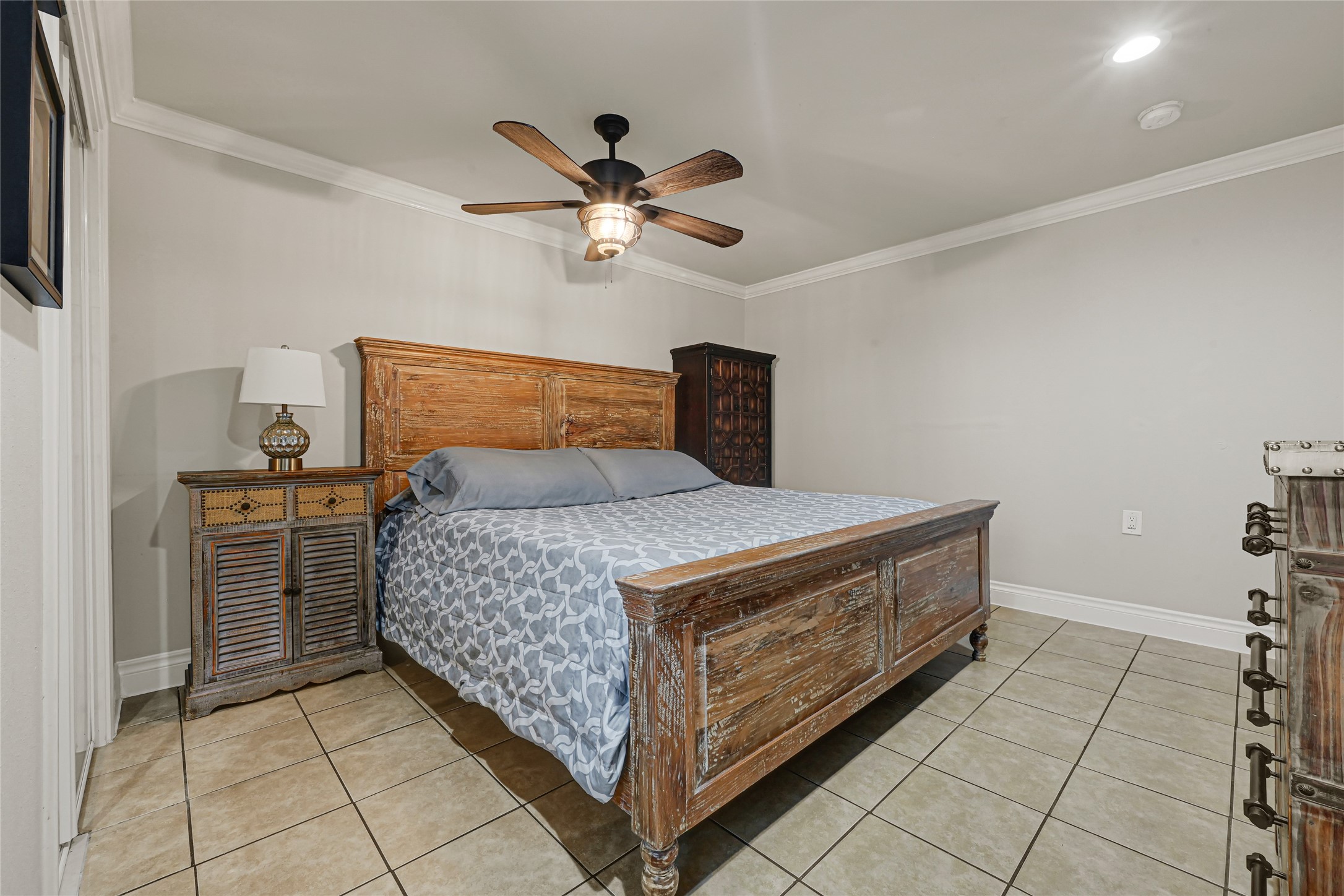 2809 Tooke Street Houston, TX 77023 - Photo 31 of 50 a bedroom with a bed and a ceiling fan