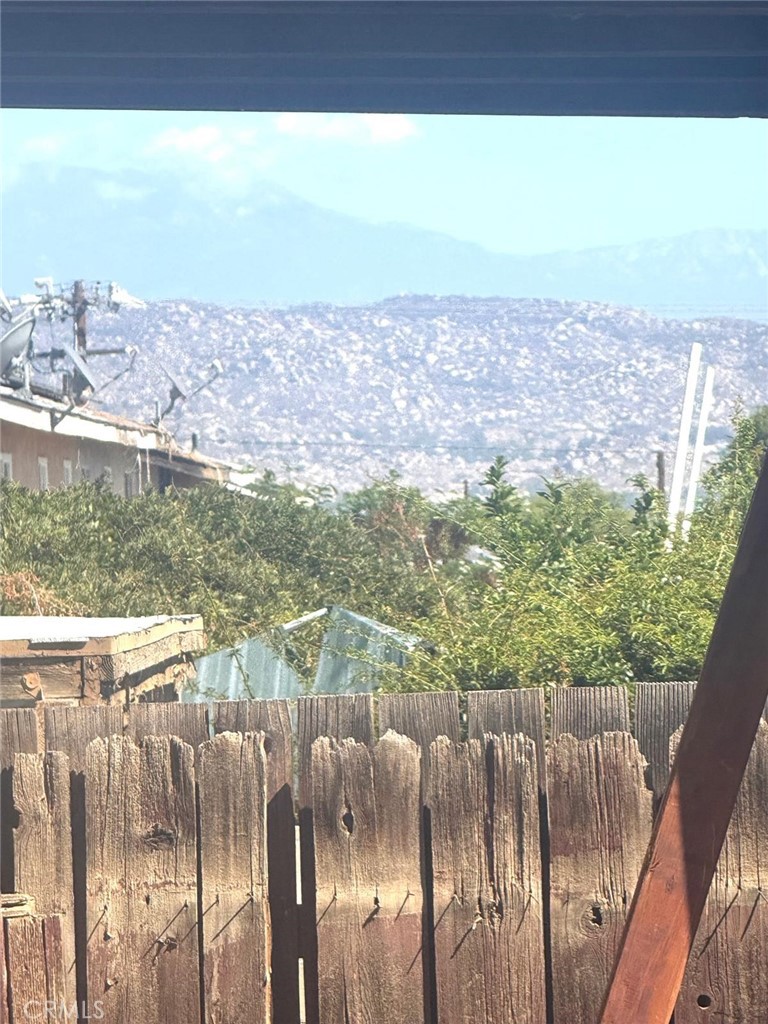 495 West 13th Street Perris, CA 92570 - Photo 11 of 32 a view of sky from balcony