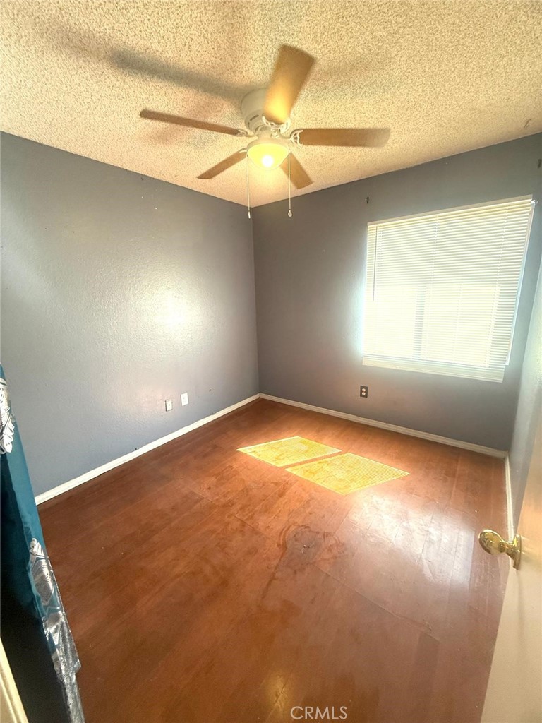 495 West 13th Street Perris, CA 92570 - Photo 27 of 32 en view with an empty room