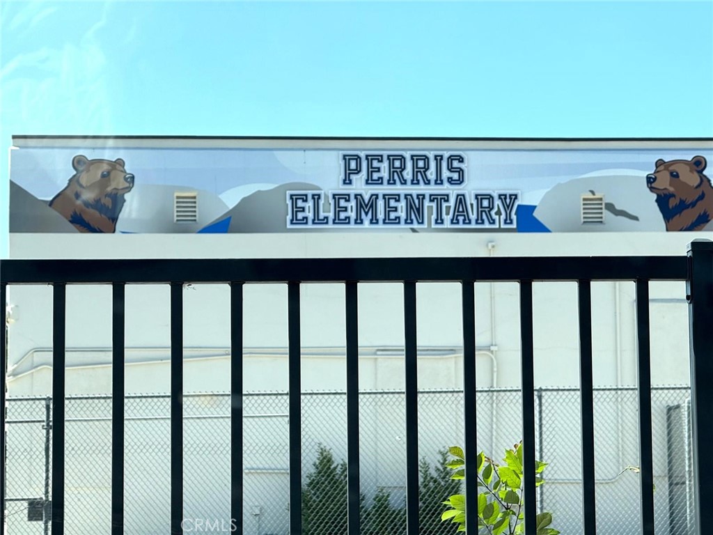 495 West 13th Street Perris, CA 92570 - Photo 6 of 32