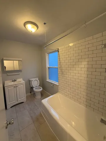 $1,050 | 1505 North Maywood Drive, Unit 2E, Maywood, IL 60153