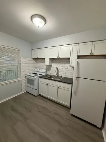 $1,050 | 1505 North Maywood Drive, Unit 2E, Maywood, IL 60153