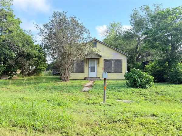 $15,000 | 401 East Ward Street, Refugio, TX 78377