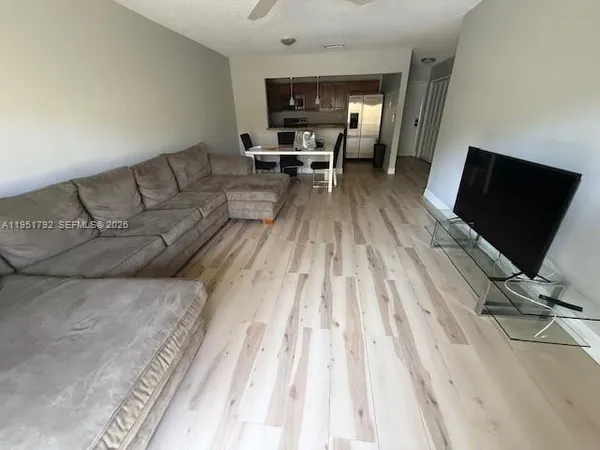 $1,800 | 4113 Northwest 88th Avenue, Unit 203, Coral Springs, FL 33065