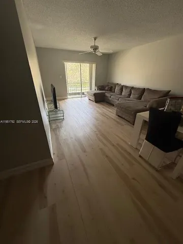 $1,950 | 4113 Northwest 88th Avenue, Unit 203, Coral Springs, FL 33065