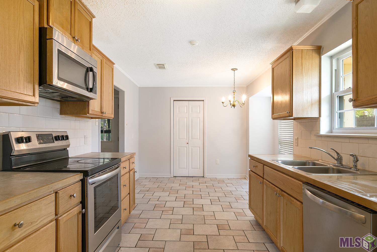 16711 Patton Avenue Baton Rouge, LA 70816 - Photo 3 of 17