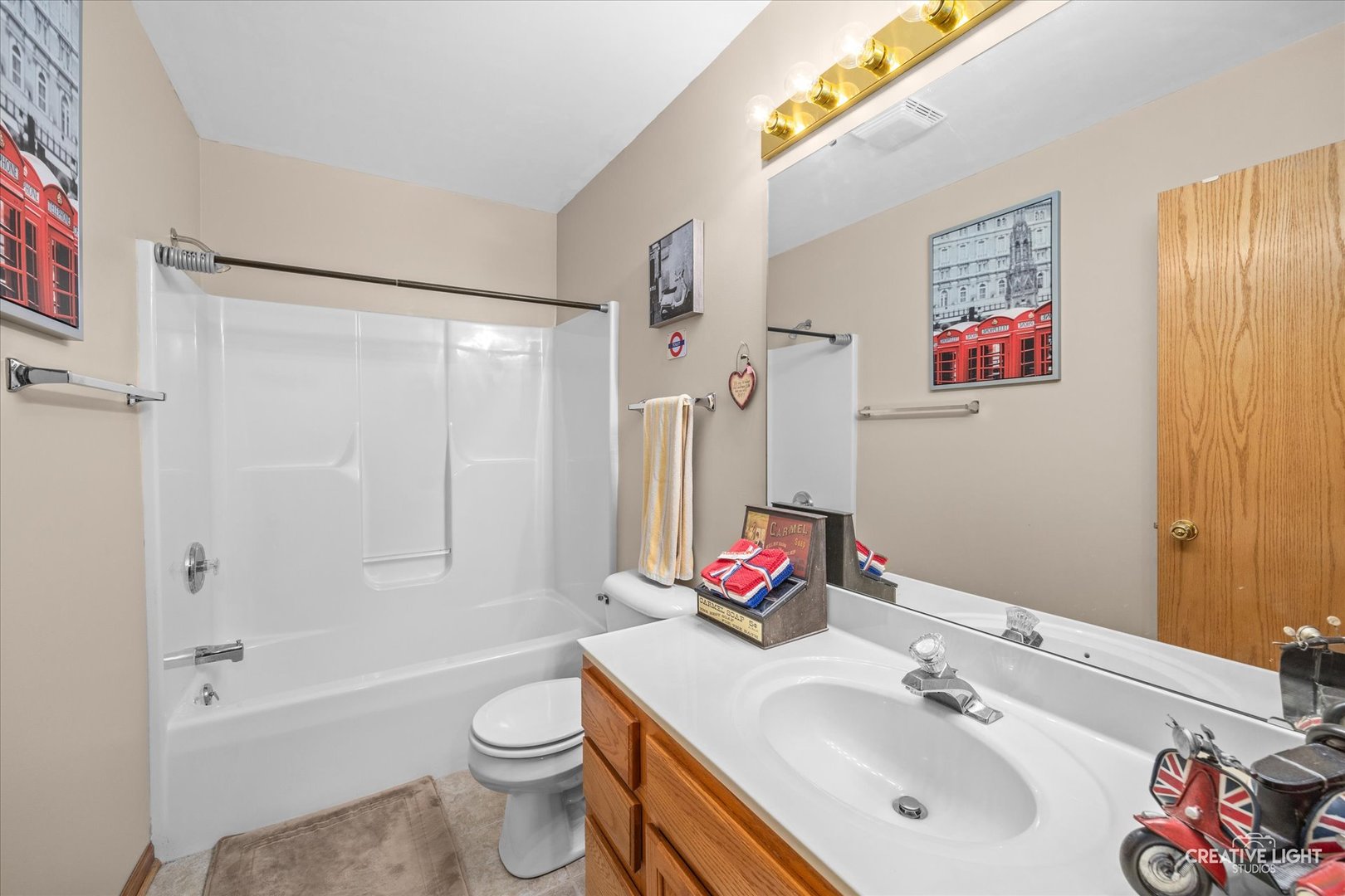 470 South Peace Road Sycamore, IL 60178 - Photo 14 of 25 a bathroom with a sink toilet and shower