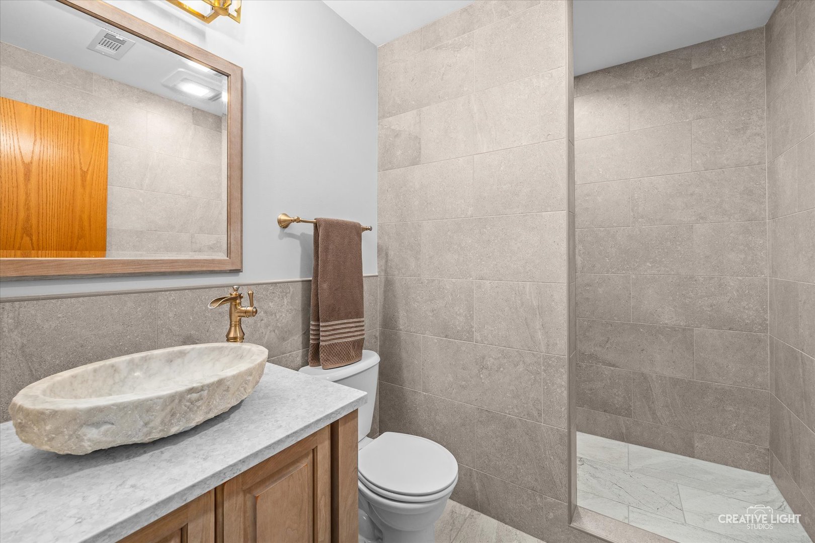 470 South Peace Road Sycamore, IL 60178 - Photo 19 of 25 a bathroom with a sink and a mirror