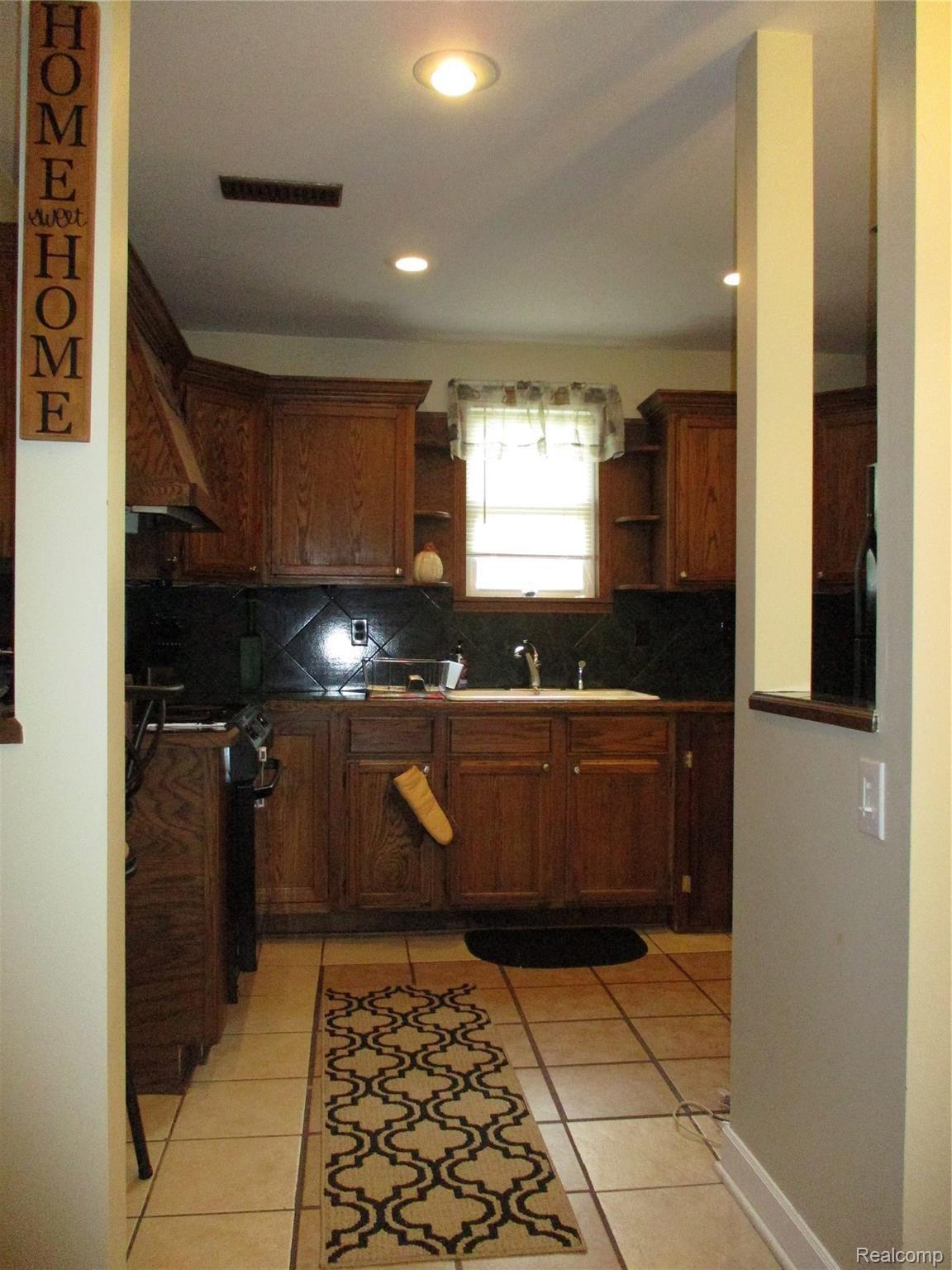 19215 Inkster Road Livonia, MI 48152 - Photo 14 of 43 KITCHEN
