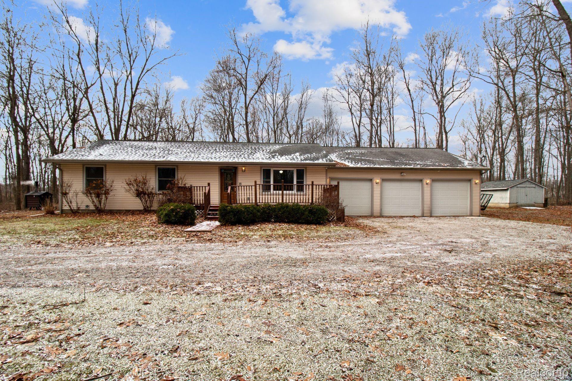 7355 Golf Club Road Howell, MI 48843 - Photo 1 of 25 1.jpg