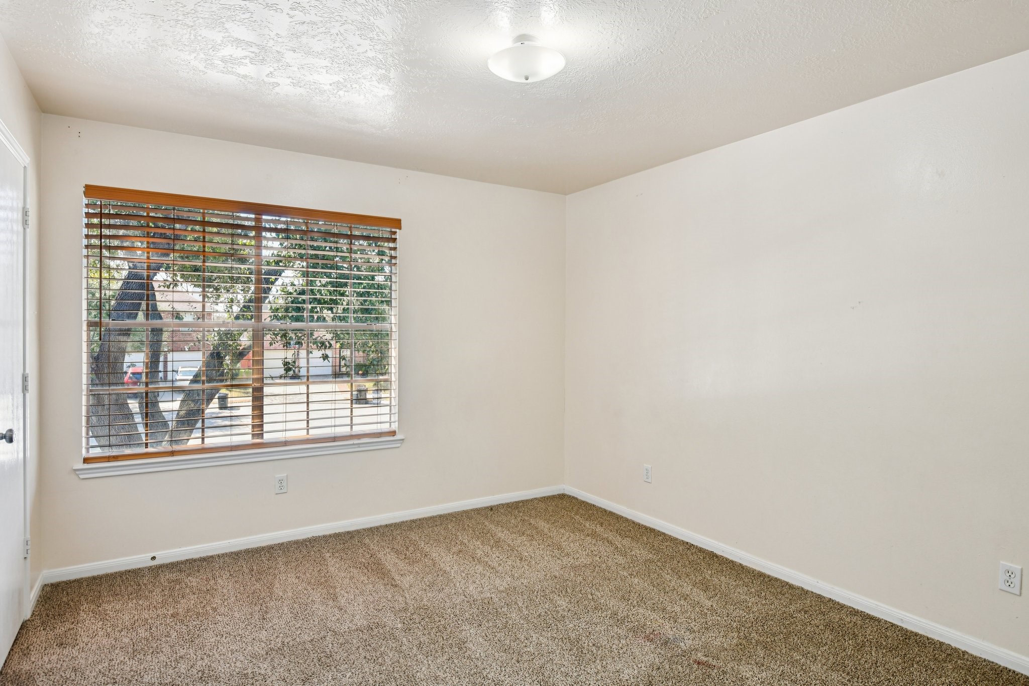 12270 Cobbs Creek Road Houston, TX 77067 - Photo 25 of 42 an empty room with a window