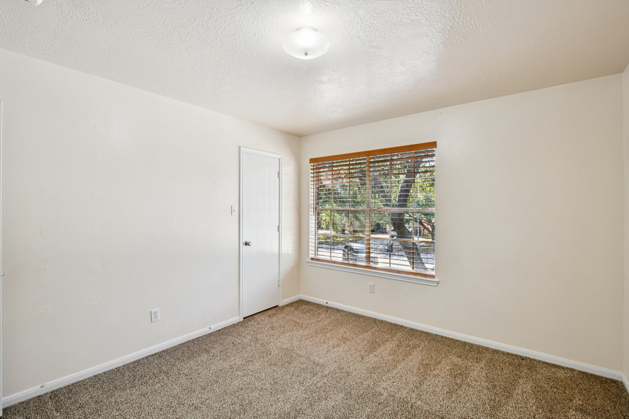 12270 Cobbs Creek Road Houston, TX 77067 - Photo 27 of 42 an empty room with windows and yard