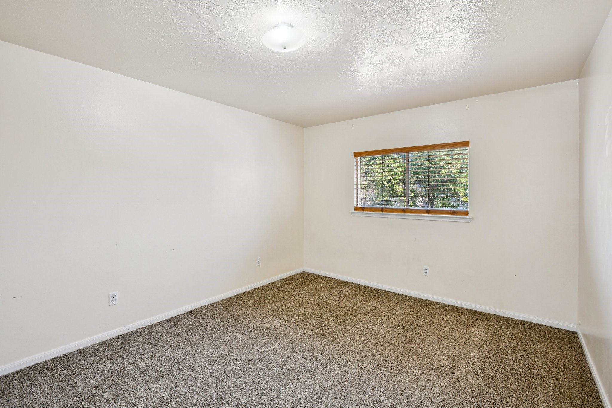 12270 Cobbs Creek Road Houston, TX 77067 - Photo 28 of 42 an empty room with windows