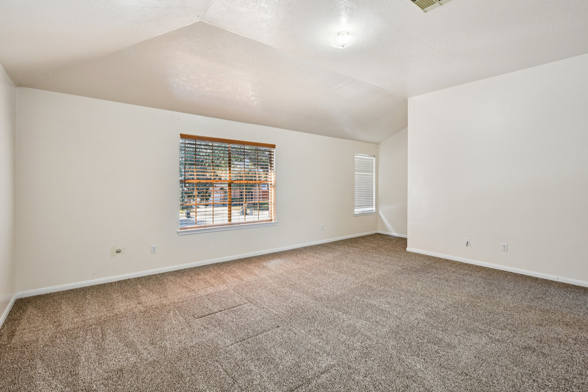 12270 Cobbs Creek Road Houston, TX 77067 - Photo 32 of 42 an empty room with windows