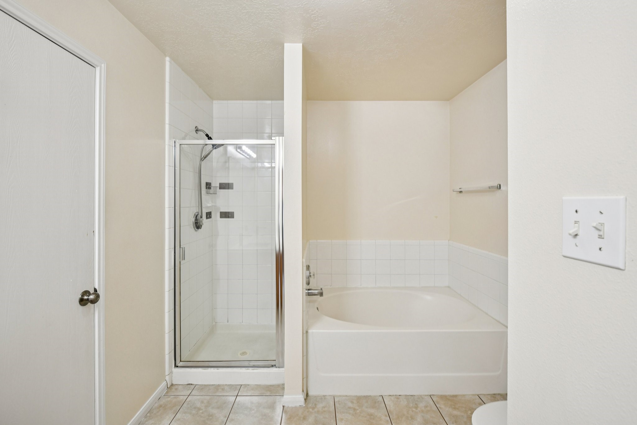 12270 Cobbs Creek Road Houston, TX 77067 - Photo 36 of 42 a bathroom with a bathtub