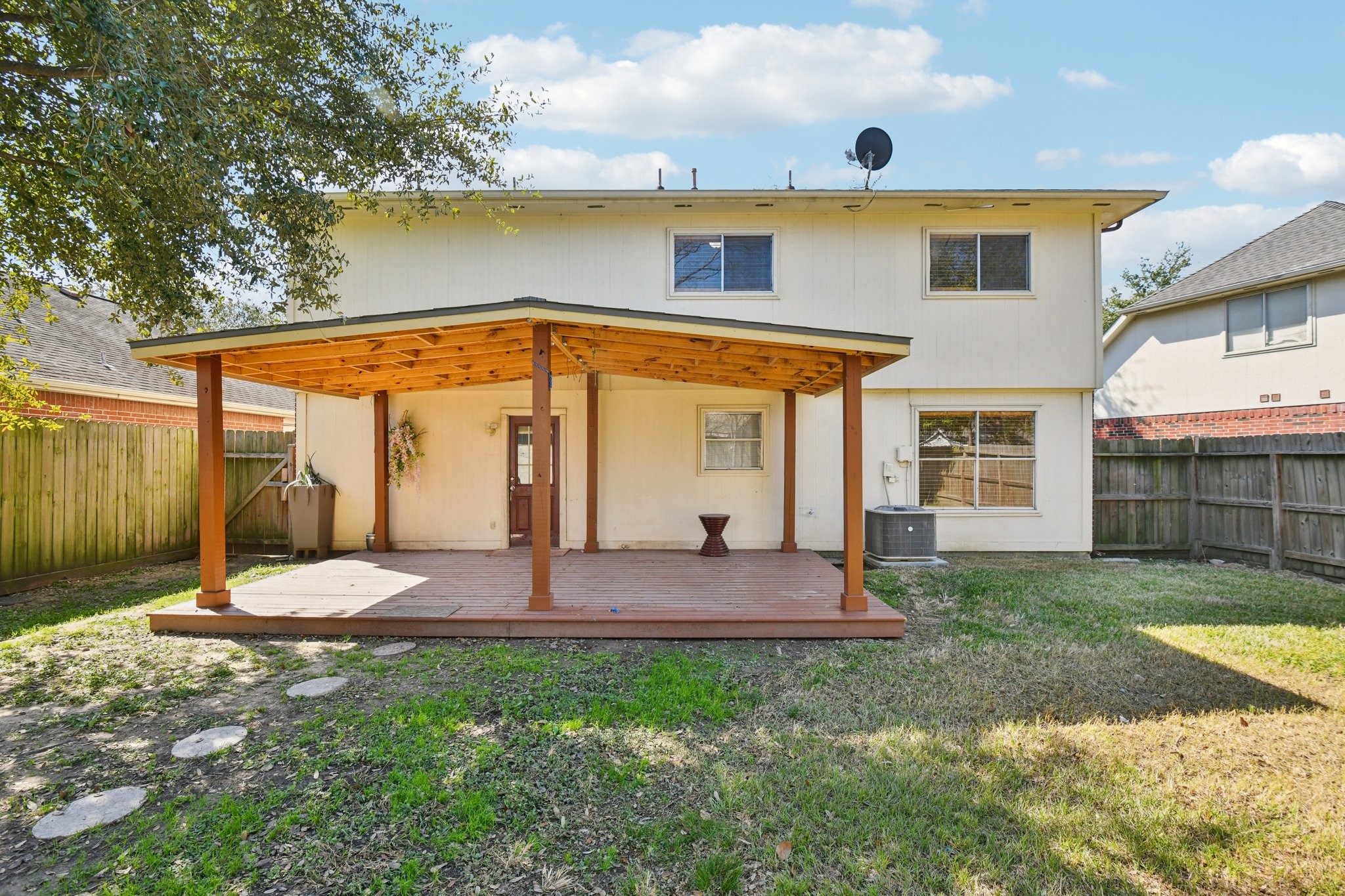 12270 Cobbs Creek Road Houston, TX 77067 - Photo 5 of 42 a view of a backyard with a garden and plants