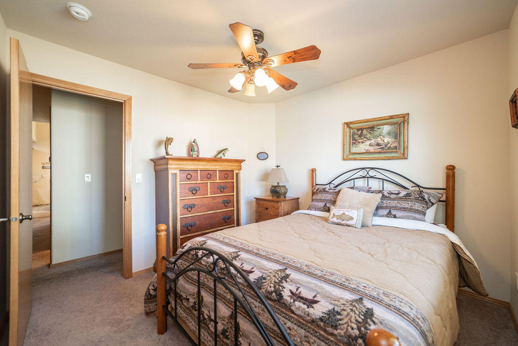 55943 Snow Goose Road Bend, OR 97707 - Photo 10 of 25 PhotoMyListing-13