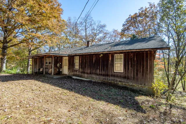 $129,999 | 1317 Shawnettee Road, Collinwood, TN 38450