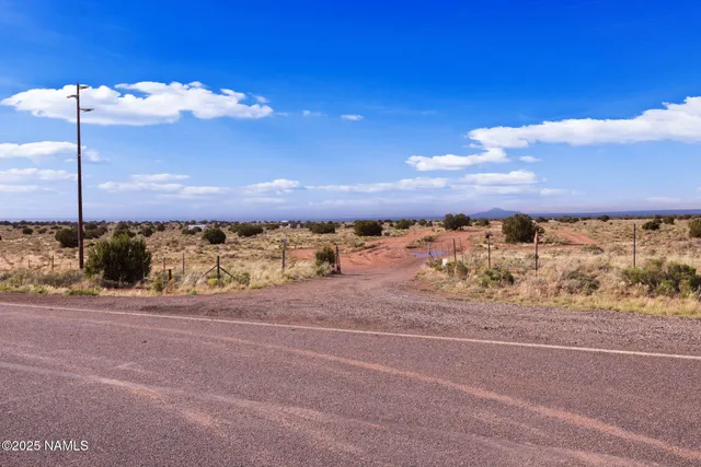 a view of a city street view
