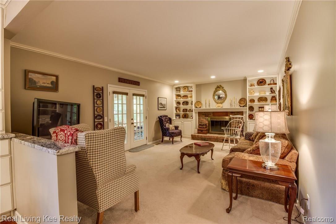 1366 Greenleaf Drive Rochester, MI 48309 - Photo 7 of 29 11.jpg