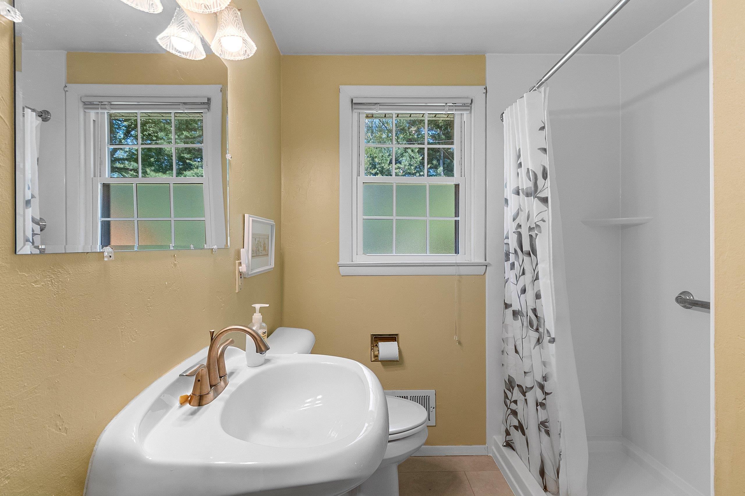 1430 Oak Ridge Drive Green Bay, WI 54304 - Photo 33 of 44