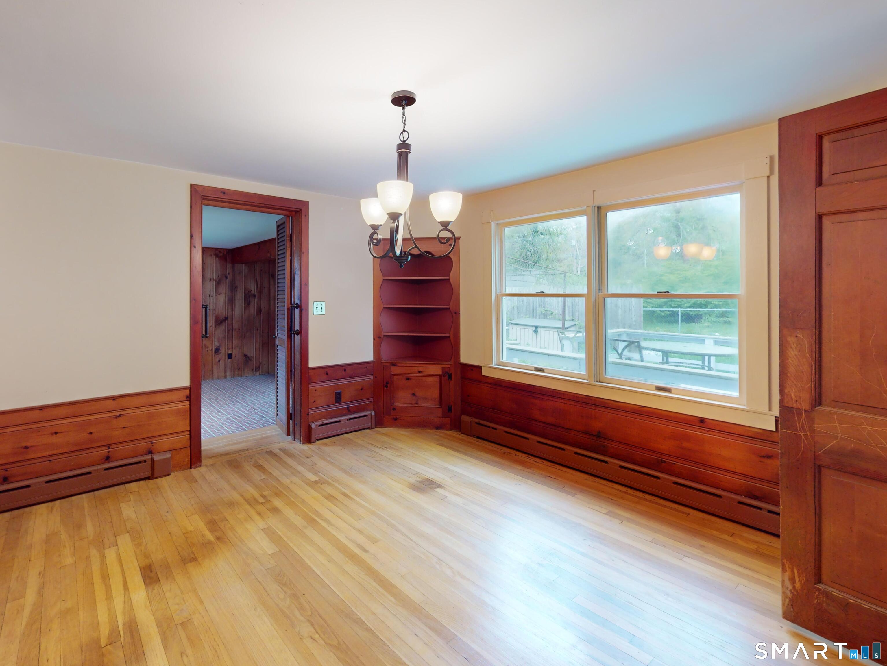 240 Great Neck Road Waterford, CT 06385 - Photo 8 of 34