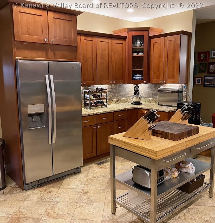 200 Oak Ridge Lane Huntington, WV 25704 - Photo 8 of 44 Gallery Image 8