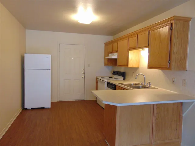 $1,100 | 407 South S Avenue, Unit B, Marble Falls, TX 78654