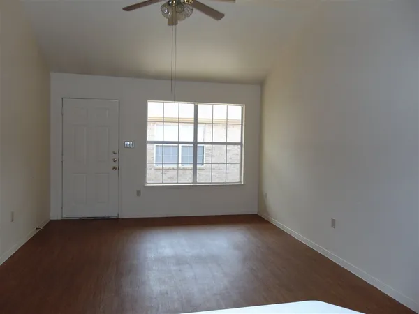 $1,100 | 407 South S Avenue, Unit B, Marble Falls, TX 78654