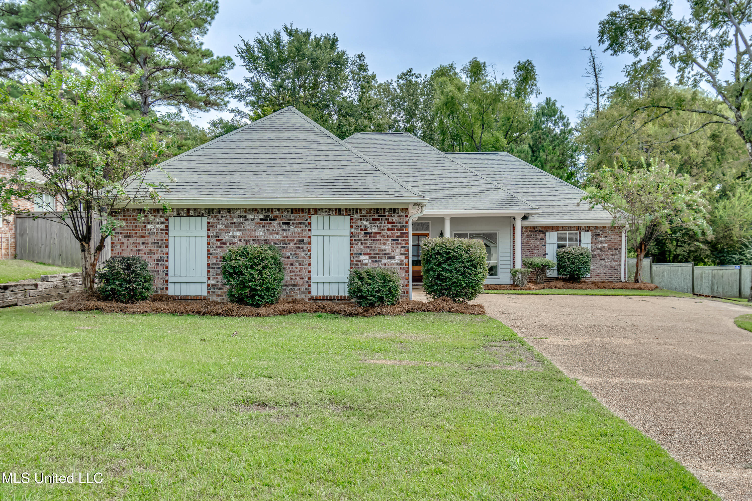 122 Devlin Drive Madison, MS 39110 - Photo 1 of 19 Front of House